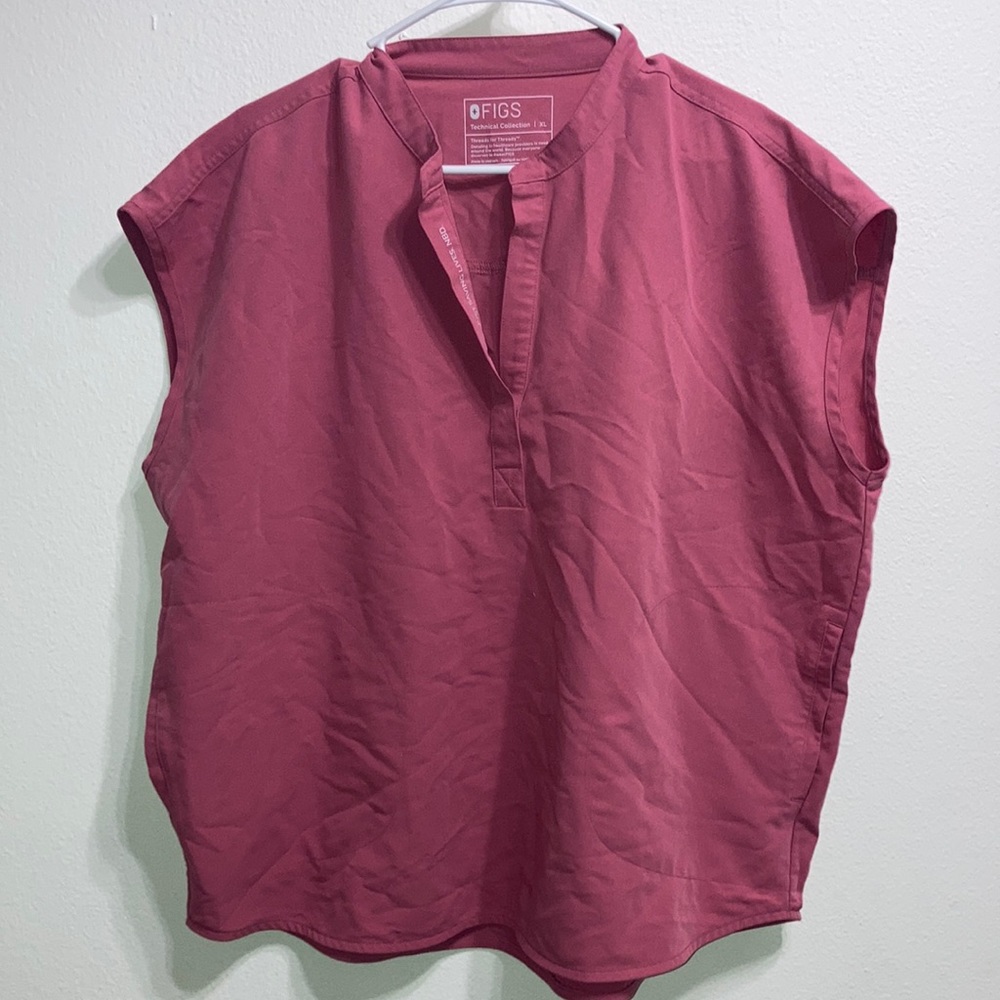 Figs scrub top